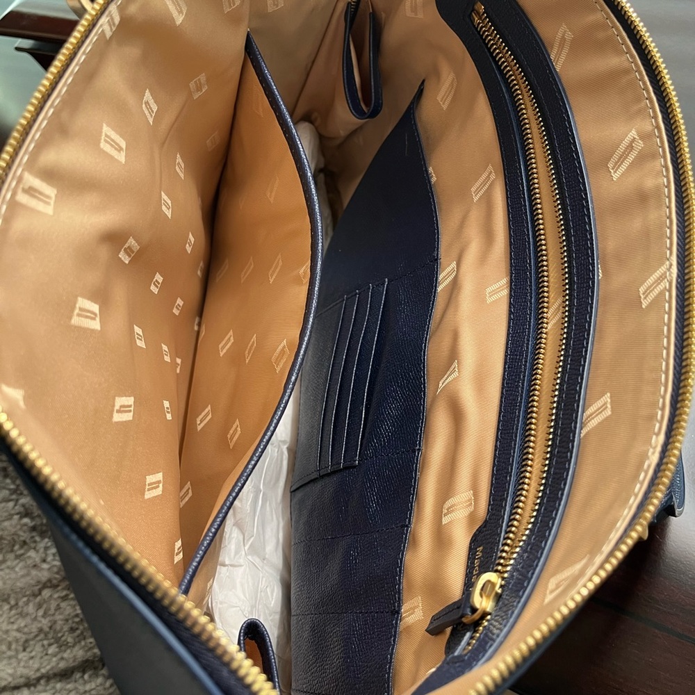 NWOT Hartmann since1877creates luxurious leather travel bags.Navy Slim Briefcase - Picture 11 of 15